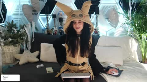 Snapshot of taanni_bc chatting on 12.17.25 TAANNI online show from 12.17.25