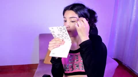 Snapshot of tabitapurple chatting on 01.12.25 TABITA online show from 01.12.25