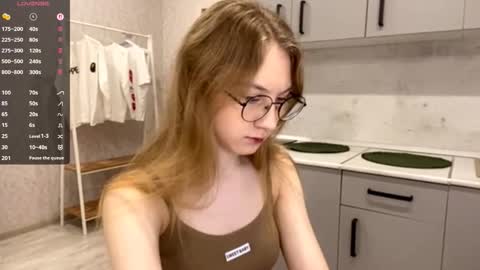 Snapshot of tainastoa chatting on 12.21.25 Tessa online show from 12.21.25