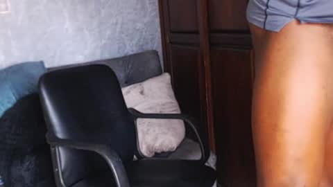 Tairon Tucke online show from 12.15.24