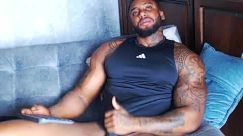 Tairon Tucke online show from 12.24.24