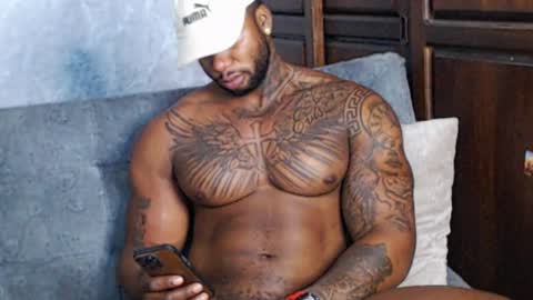 Tairon Tucke online show from 01.22.25