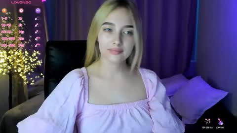 Snapshot of taisia_hot chatting on 05.22.26 Taisia online show from 05.22.26