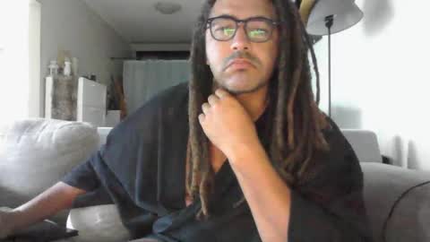 Snapshot of talent_scout_1 chatting on 02.14.25 Edge Master Flash online show from 02.14.25