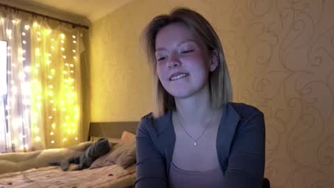 Mia online show from 04.29.26