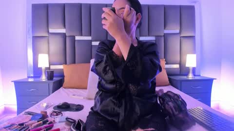 Snapshot of talianavega chatting on 10.31.25 tali online show from 10.31.25