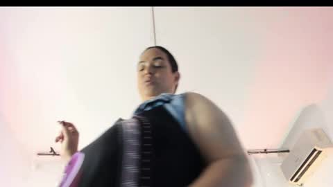 Snapshot of talianavega chatting on 11.21.25 tali online show from 11.21.25