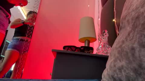 Snapshot of talianavega chatting on 11.22.25 tali online show from 11.22.25