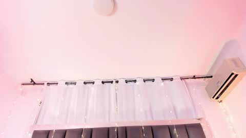 Snapshot of talianavega chatting on 11.28.25 tali online show from 11.28.25