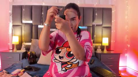 Snapshot of talianavega chatting on 11.30.25 tali online show from 11.30.25