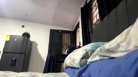 Snapshot of talianavega chatting on 12.04.25 tali online show from 12.04.25