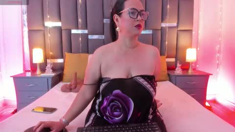 Snapshot of talianavega chatting on 12.15.25 tali online show from 12.15.25