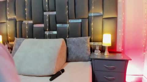 Snapshot of talianavega chatting on 12.19.25 tali online show from 12.19.25