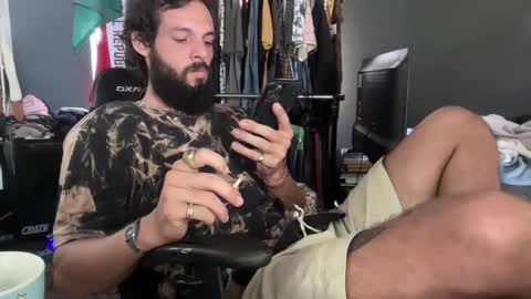 Snapshot of talktomebbzin chatting on 04.06.26 mrT online show from 04.06.26