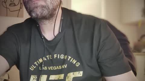 Snapshot of tallboy77eu chatting on 01.12.25 Aligator online show from 01.12.25