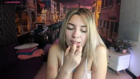 Snapshot of tamara_velezz chatting on 04.24.26 Tamara online show from 04.24.26
