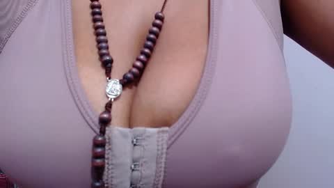 Snapshot of tamaraa_hott chatting on 04.05.26 tamaraa_hott online show from 04.05.26