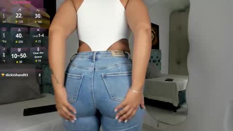 Snapshot of tamaraa_lov chatting on 10.10.25 tamaraa online show from 10.10.25