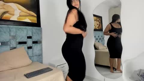 Snapshot of tamaraa_lov chatting on 10.22.25 tamaraa online show from 10.22.25