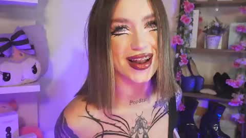 Snapshot of tamaracampell chatting on 12.16.24 Cami 3 online show from 12.16.24