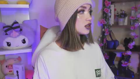 Snapshot of tamaracampell chatting on 12.21.24 Cami 3 online show from 12.21.24