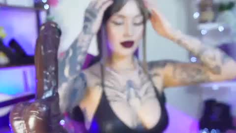 Snapshot of tamaracampell chatting on 03.08.25 Cami 3 online show from 03.08.25