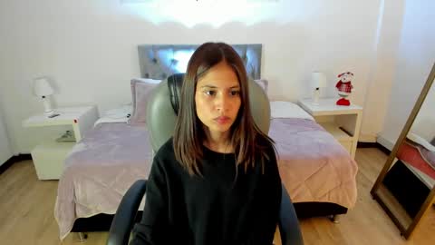 Snapshot of tamy_edwards chatting on 12.20.24 Tamy online show from 12.20.24
