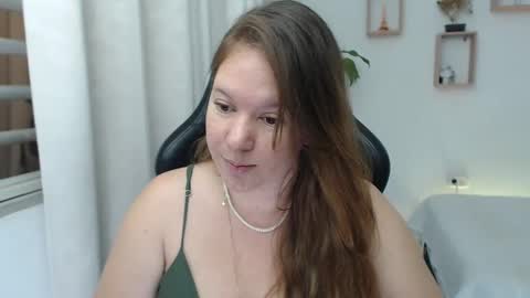 Snapshot of tamy_shine87 chatting on 01.05.25 Im Samy online show from 01.05.25