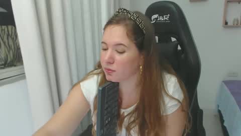 Snapshot of tamy_shine87 chatting on 02.08.25 Im Samy online show from 02.08.25