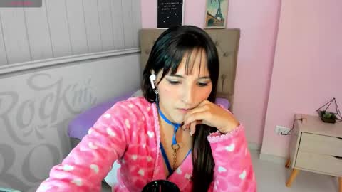 Snapshot of tania_duque chatting on 09.16.25 Tania online show from 09.16.25