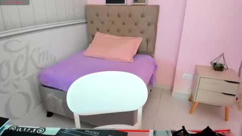 Snapshot of tania_duque chatting on 09.17.25 Tania online show from 09.17.25