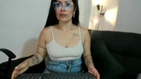 Snapshot of tania_mature chatting on 05.05.26 tania online show from 05.05.26