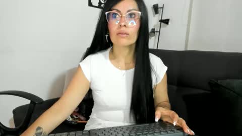 Snapshot of tania_mature chatting on 05.07.26 tania online show from 05.07.26