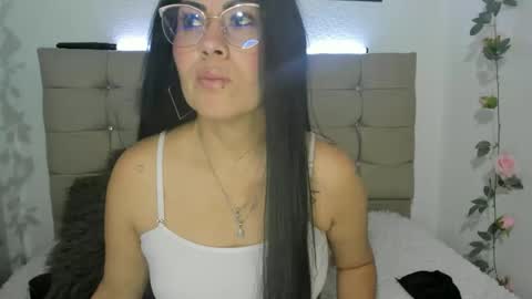 Snapshot of tania_mature chatting on 05.15.26 tania online show from 05.15.26