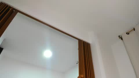 Snapshot of taniabonnet_ chatting on 10.11.25 taniabonnet  online show from 10.11.25