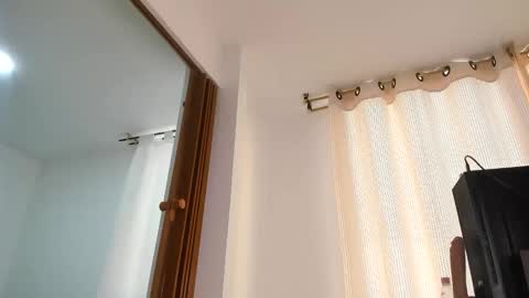 Snapshot of taniabonnet_ chatting on 10.20.25 taniabonnet  online show from 10.20.25