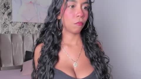 Snapshot of taniaglam chatting on 06.25.26 taniaglam online show from 06.25.26