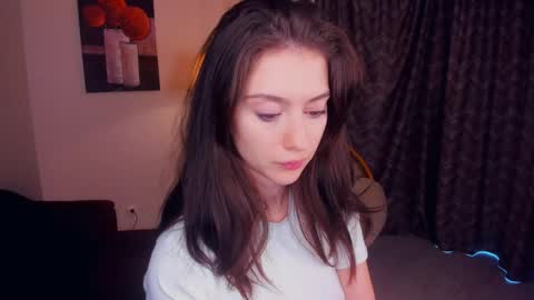 Snapshot of tannaschoeneck chatting on 05.16.26 Anna online show from 05.16.26