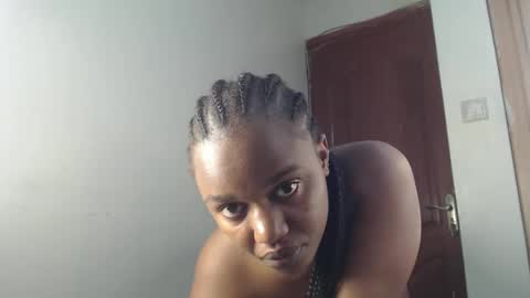 Snapshot of tannia004 chatting on 10.25.25 tania online show from 10.25.25