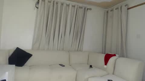 Snapshot of tannia004 chatting on 12.15.25 tania online show from 12.15.25