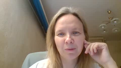 Snapshot of tanystar chatting on 11.25.25 tanystar online show from 11.25.25