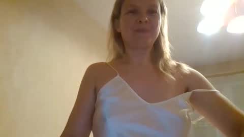 Snapshot of tanystar chatting on 12.17.25 tanystar online show from 12.17.25