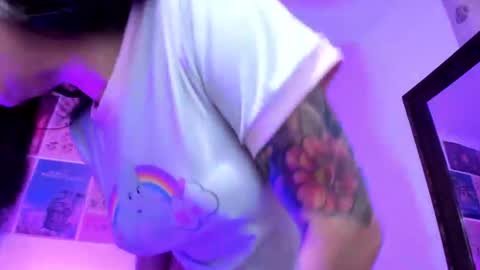 Snapshot of tara_hs chatting on 01.03.25 online show from 01.03.25