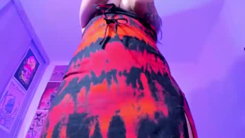 Snapshot of tara_hs chatting on 01.06.25 online show from 01.06.25