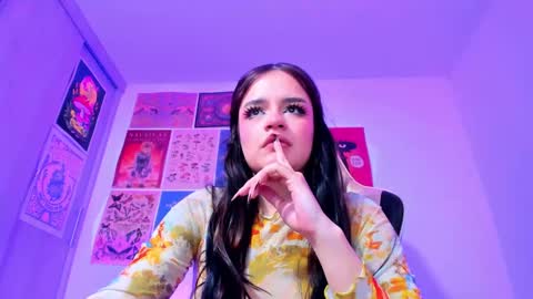 Snapshot of tara_hs chatting on 01.06.25 online show from 01.06.25