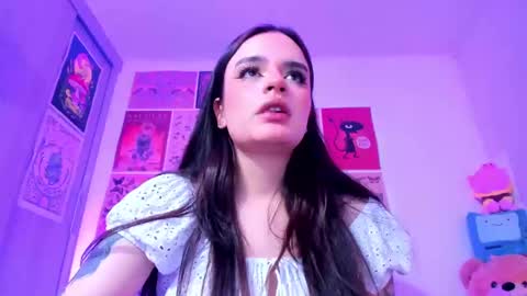 Snapshot of tara_hs chatting on 01.14.25 online show from 01.14.25