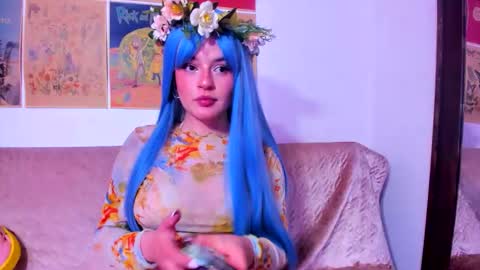 Snapshot of tara_hs chatting on 10.08.25 online show from 10.08.25