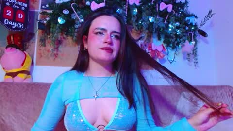 Snapshot of tara_hs chatting on 12.02.25 online show from 12.02.25