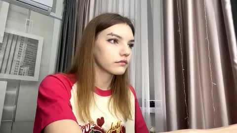 Snapshot of tarahmelaun chatting on 02.28.26 Mia online show from 02.28.26