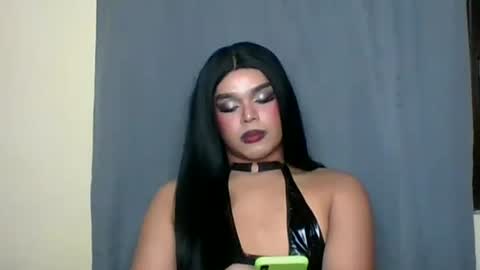 Snapshot of tarahriches chatting on 10.29.25 tarahriches online show from 10.29.25
